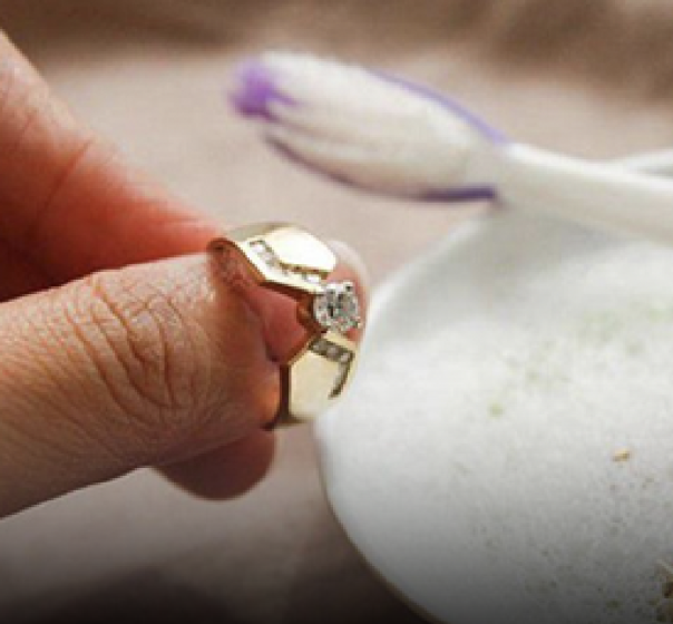 VỆ SINH ĐÁNH BÓNG VÀNG TRẮNG, 18K, 24K